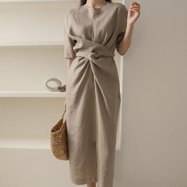 SOPHIA - Asymmetrisches Leinenkleid in Khaki