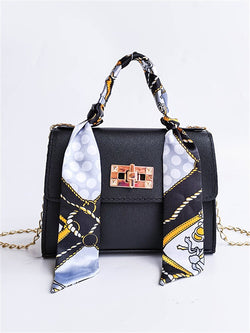 Exklusive Designertasche aus Leder | Elegant leren schoudertasje met bandana-detail
