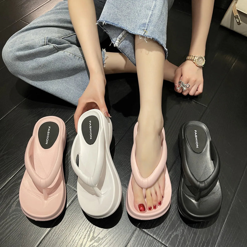 RICARDA - Sommer Keil Flip Flops mit rutschfester Plateau-Sandalen für Frauen