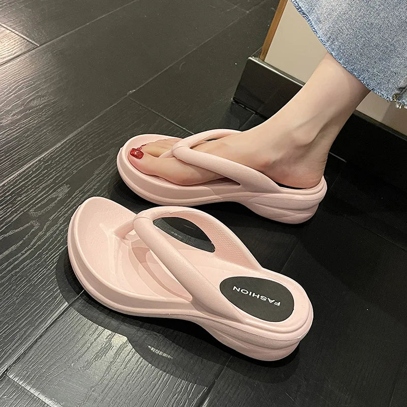 RICARDA - Sommer Keil Flip Flops mit rutschfester Plateau-Sandalen für Frauen